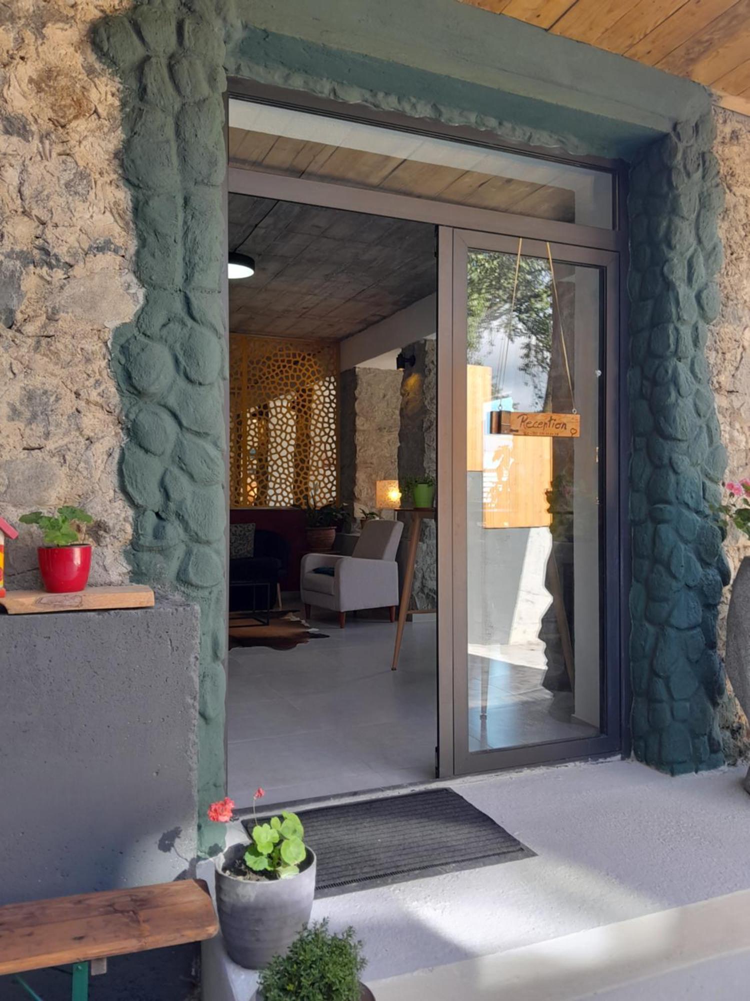 Hotel Lamish メスティア エクステリア 写真